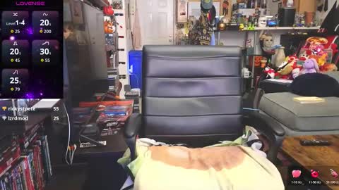 Snapshot of coreyniles96 chatting on December 1, 9:31 pm CoreyNiles96 online show from December 1, 9:31 pm