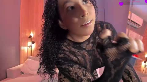 Snapshot of corinnah chatting on November 27, 12:18 pm Cori online show from November 27, 12:18 pm