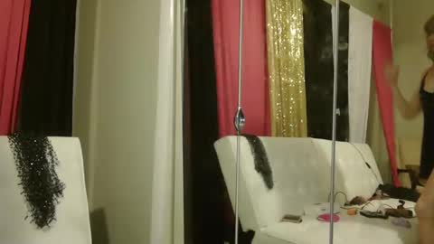 Snapshot of corinnebijou chatting on February 9, 5:08 am CorinneBijou online show from February 9, 5:08 am