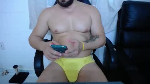 Snapshot of corolaxxl chatting on April 2, 11:24 pm corolaxxl online show from April 2, 11:24 pm