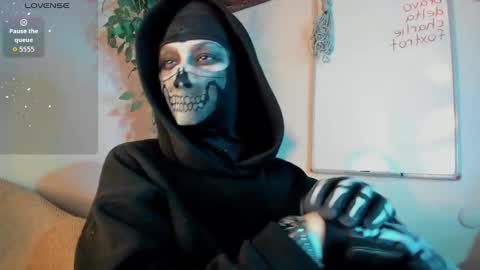 Snapshot of cos_operator chatting on October 30, 7:14 pm cos_operator online show from October 30, 7:14 pm