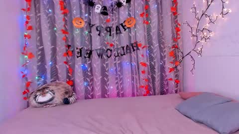 Snapshot of cosmic_girll chatting on November 8, 7:01 pm Alice online show from November 8, 7:01 pm