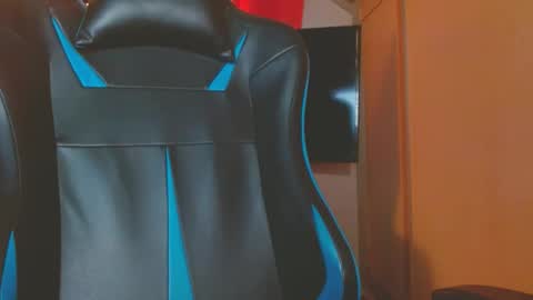 Snapshot of cosmicjones88 chatting on January 20, 5:04 am cosmicjones88 online show from January 20, 5:04 am