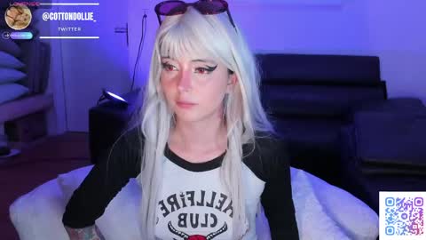 Snapshot of cotton_dollie chatting on April 19, 6:10 pm Dollie online show from April 19, 6:10 pm