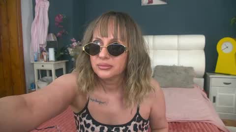 cougarmilf_ online show from April 26, 2:04 pm