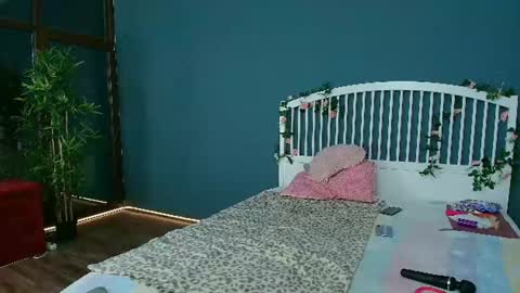 Snapshot of cougarmilf_ chatting on June 15, 7:49 pm cougarmilf_ online show from June 15, 7:49 pm