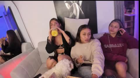 Snapshot of couple_funnyy chatting on October 16, 2:12 am couple_funnyy online show from October 16, 2:12 am