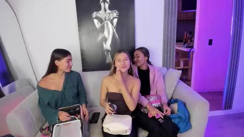 Snapshot of couple_funnyy chatting on November 22, 3:05 am couple_funnyy online show from November 22, 3:05 am