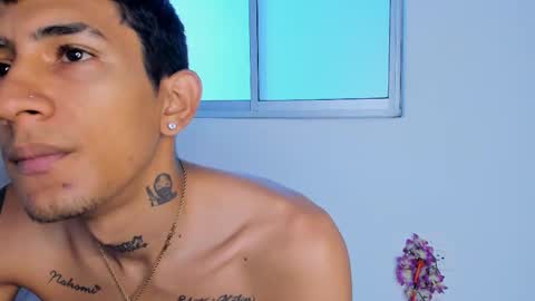 Snapshot of couple_no_limits22 chatting on December 2, 3:18 pm couple_no_limits22 online show from December 2, 3:18 pm