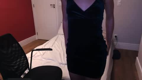 Snapshot of couple_nuts chatting on December 14, 9:13 pm couple_nuts online show from December 14, 9:13 pm