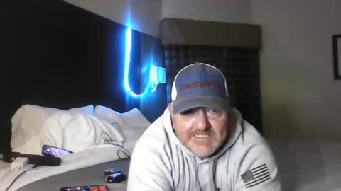 Snapshot of couple_pleaser1 chatting on November 4, 12:32 am Ieathairytacos online show from November 4, 12:32 am