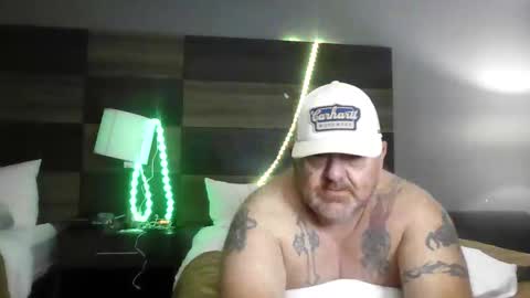 Snapshot of couple_pleaser1 chatting on November 27, 11:51 pm Ieathairytacos online show from November 27, 11:51 pm