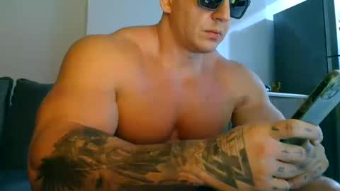 Snapshot of couplemuscle40 chatting on September 23, 11:41 pm couplemuscle40 online show from September 23, 11:41 pm