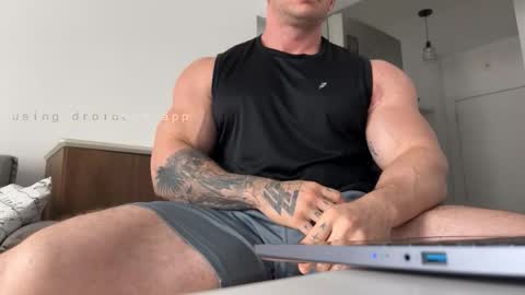 Snapshot of couplemuscle40 chatting on October 8, 2:14 pm couplemuscle40 online show from October 8, 2:14 pm