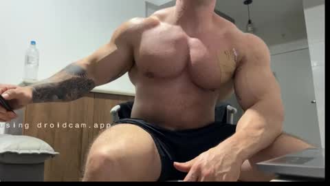 Snapshot of couplemuscle40 chatting on October 24, 12:30 am couplemuscle40 online show from October 24, 12:30 am
