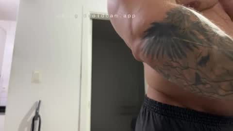 couplemuscle40 online show from March 4, 1:44 am