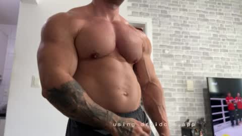 couplemuscle40 online show from June 5, 2:12 pm