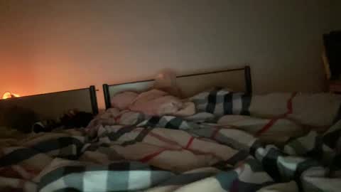 couplenoshame online show from March 1, 4:15 am