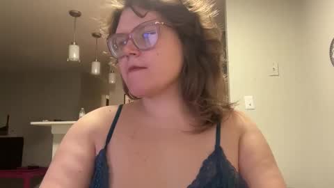 cozy_qt94 online show from May 7, 1:33 am