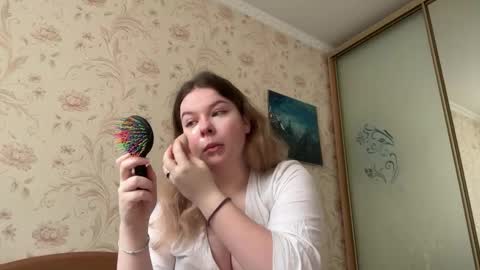 Snapshot of crave_elise chatting on September 18, 8:38 am Elise online show from September 18, 8:38 am