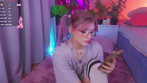 Snapshot of crazy__wine chatting on December 4, 1:14 am Sonya online show from December 4, 1:14 am