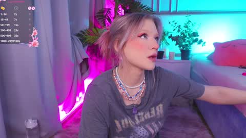 Snapshot of crazy__wine chatting on December 8, 10:36 pm Sonya online show from December 8, 10:36 pm