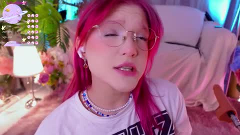 Snapshot of crazy__wine chatting on February 17, 3:20 pm Sonya online show from February 17, 3:20 pm