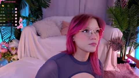 Snapshot of crazy__wine chatting on March 1, 2:44 pm Sonya online show from March 1, 2:44 pm