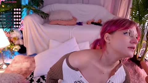 Snapshot of crazy__wine chatting on March 1, 9:59 pm Sonya online show from March 1, 9:59 pm