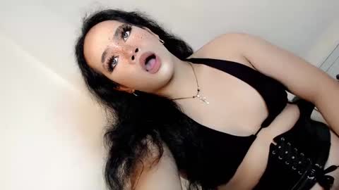 Snapshot of crazy_vixen chatting on January 17, 7:05 pm Hot Ayisha online show from January 17, 7:05 pm