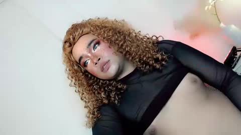 Snapshot of crazy_vixen chatting on February 21, 6:15 pm Hot Ayisha online show from February 21, 6:15 pm