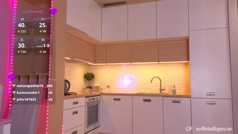 Snapshot of crazybabyyy chatting on November 8, 12:55 am Valeri Val online show from November 8, 12:55 am