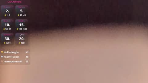 Snapshot of crazybeef__ chatting on December 8, 11:40 pm Caro Andrew online show from December 8, 11:40 pm