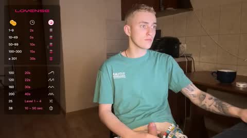 Snapshot of crazybottom99 chatting on January 30, 11:13 pm Alex online show from January 30, 11:13 pm