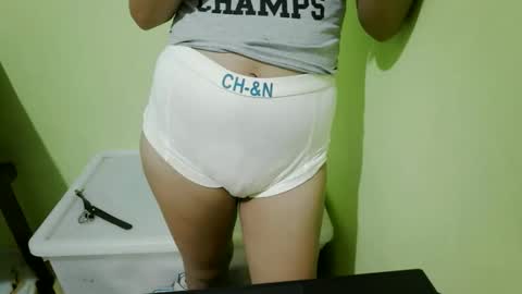 Snapshot of crazychicks4u chatting on November 15, 2:35 pm crazychicks4u online show from November 15, 2:35 pm