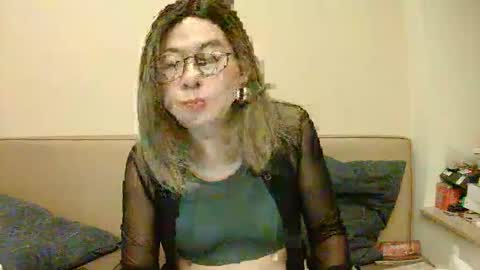 Snapshot of crazychika chatting on October 19, 3:34 pm Kelly online show from October 19, 3:34 pm