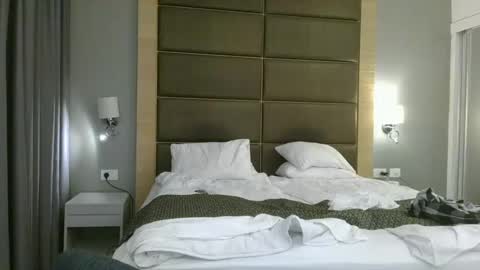 Snapshot of crazycouple1011 chatting on December 25, 1:42 am funcouple online show from December 25, 1:42 am