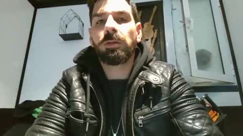 Snapshot of crazycouple1011 chatting on January 8, 11:19 pm funcouple online show from January 8, 11:19 pm