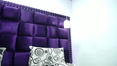 Snapshot of crazyonme chatting on March 11, 11:04 pm diosalinda online show from March 11, 11:04 pm