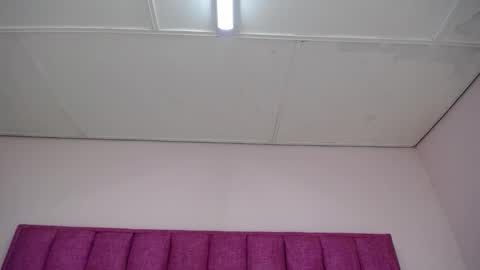 Snapshot of crazyonme chatting on October 24, 1:24 am diosalinda online show from October 24, 1:24 am