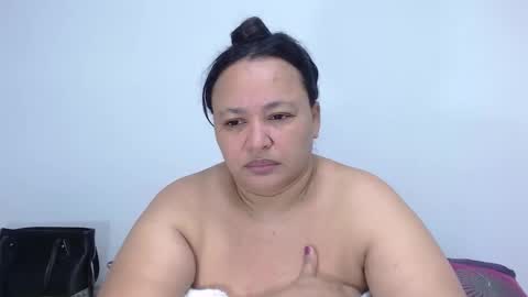 Snapshot of crazyonme chatting on December 14, 8:20 am diosalinda online show from December 14, 8:20 am