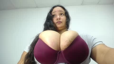 Snapshot of crazyonme chatting on June 10, 3:18 am diosalinda online show from June 10, 3:18 am