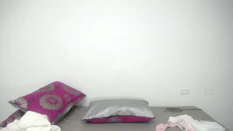 Snapshot of crazyonme chatting on June 15, 8:05 am diosalinda online show from June 15, 8:05 am