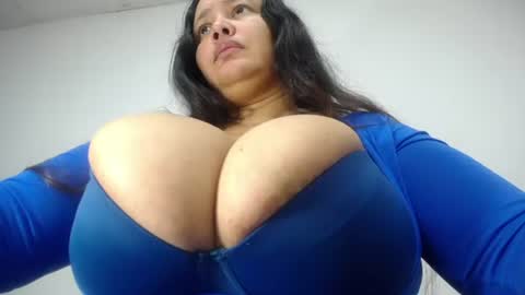 Snapshot of crazyonme chatting on July 30, 4:11 am diosalinda online show from July 30, 4:11 am