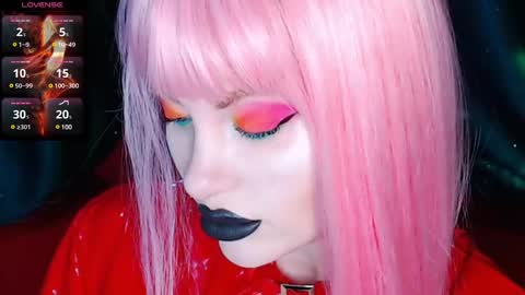 Snapshot of crazypinkyball chatting on December 5, 12:11 pm Roxy online show from December 5, 12:11 pm