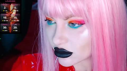 Snapshot of crazypinkyball chatting on December 6, 2:28 pm Roxy online show from December 6, 2:28 pm