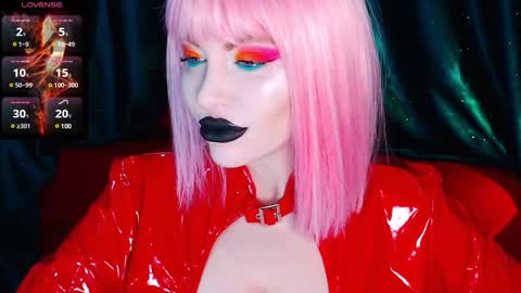 Snapshot of crazypinkyball chatting on December 19, 12:45 pm Roxy online show from December 19, 12:45 pm