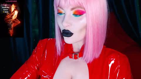 Snapshot of crazypinkyball chatting on December 21, 1:53 pm Roxy online show from December 21, 1:53 pm