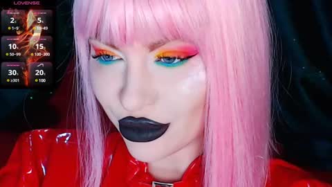 Snapshot of crazypinkyball chatting on December 29, 3:35 pm Roxy online show from December 29, 3:35 pm