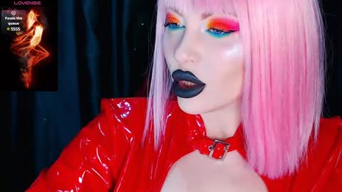 Snapshot of crazypinkyball chatting on January 4, 2:14 pm Roxy online show from January 4, 2:14 pm